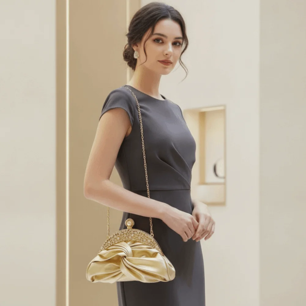 Sparkly Rhinestone Evening Clutch Hollow-out Satin-like Bridal Wedding Purse Sophisticated Clutched Ruched Knot Bag Bride
Sparkly Rhinestone Evening Clutch Hollow-out Satin-like Bridal Wedding Purse Sophisticated Clutched Ruched Knot Bag Bride