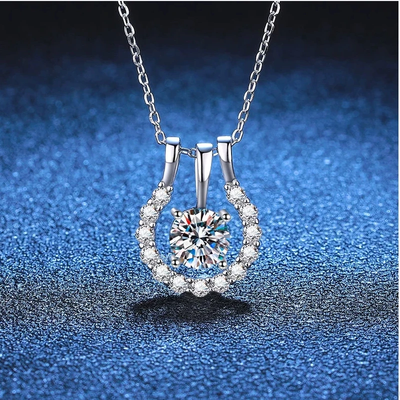 S925 pure silver pendant, moissanite necklace, one pair to wear, one carat D-color moissanite necklace
S925 pure silver pendant, moissanite necklace, one pair to wear, one carat D-color moissanite necklace