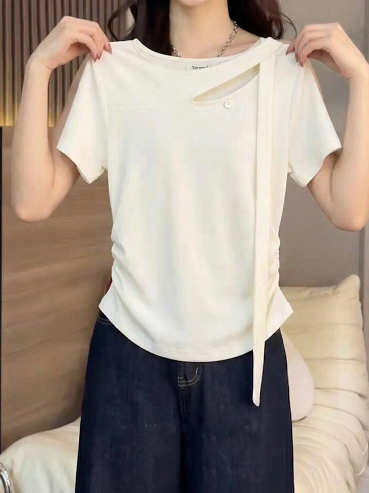 Minimalist Folded Waist Slimming Korean Style Commute Top Summer Belted Casual Pure Color T-Shirt Small Shirt Women's Fashion
Minimalist Folded Waist Slimming Korean Style Commute Top Summer Belted Casual Pure Color T-Shirt Small Shirt Women's Fashion