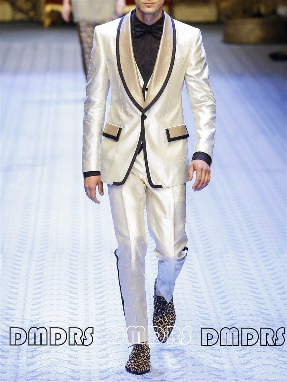 High-End Satin Suit Set for Men, Three Pieces Pageant Dazzling Suit Set, Single Button Dinner Jacket, Vest Pants Made-to-Order
High-End Satin Suit Set for Men, Three Pieces Pageant Dazzling Suit Set, Single Button Dinner Jacket, Vest Pants Made-to-Order