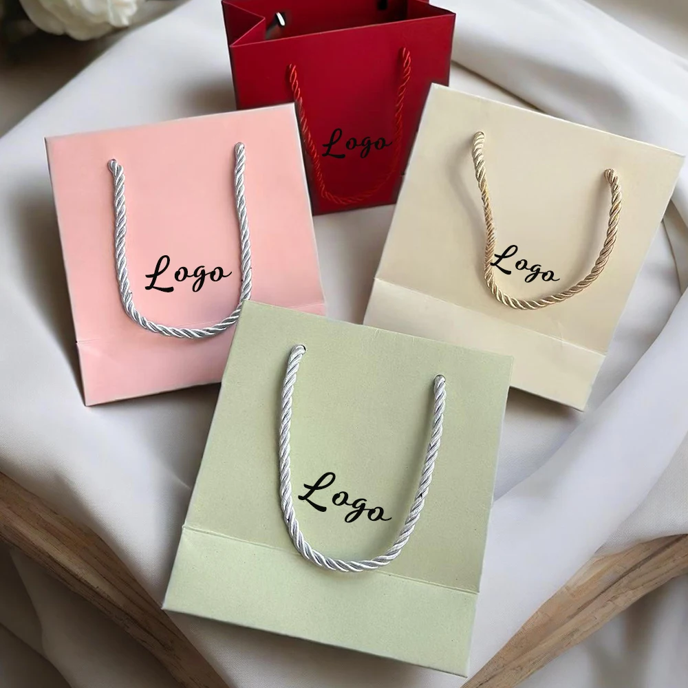 Пользовательский логотип 14x7x15 см, сумки с бумажной ручкой для ювелирных изделий, органайзер для свадебных подарков, папка, косметическая упаковка, дорожные портативные сумки 
Пользовательский логотип 14x7x15 см, сумки с бумажной ручкой для ювелирных изделий, органайзер для свадебных подарков, папка, косметическая упаковка, дорожные портативные сумки