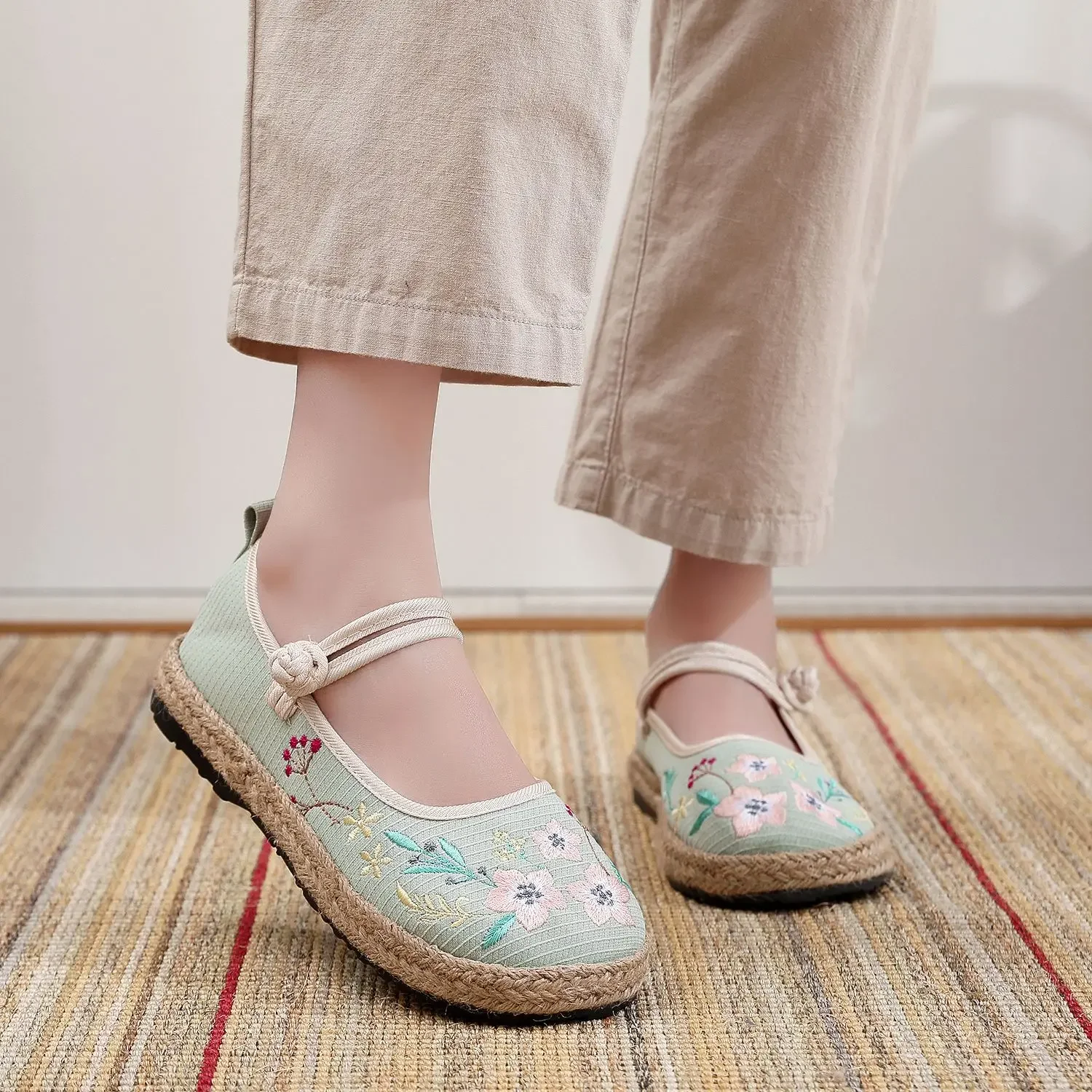 Original Round Toe Embroidery Woman Footwear Trends 2025 Casual High Quality Designer Luxury Daily Routine Cheap Shoes for Women
Original Round Toe Embroidery Woman Footwear Trends 2025 Casual High Quality Designer Luxury Daily Routine Cheap Shoes for Women