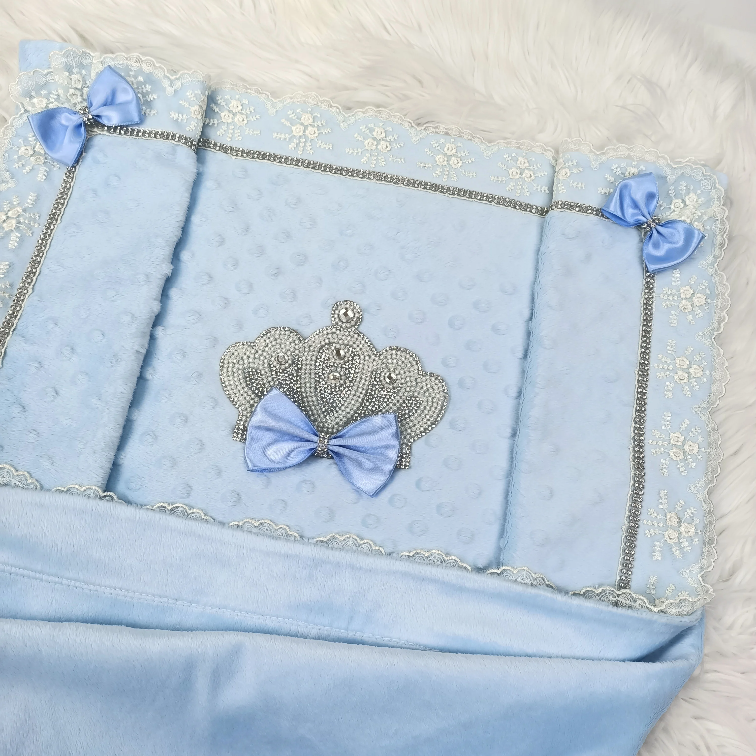 Dreamy Fairy Tale Style 3D Rhinestone Crown Embroidered Lace Soft Dot Fleece Baby Warm Blanket
Dreamy Fairy Tale Style 3D Rhinestone Crown Embroidered Lace Soft Dot Fleece Baby Warm Blanket