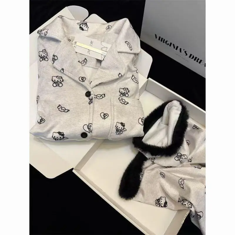 Комплект пижамы Hello Kitty из флиса Dralon для женщин и девочек, домашняя одежда, одежда для отдыха, осенне-зимний теплый утолщенный кружевной комплект для сна Sanrio
Комплект пижамы Hello Kitty из флиса Dralon для женщин и девочек, домашняя одежда, одежда для отдыха, осенне-зимний теплый утолщенный кружевной комплект для сна Sanrio