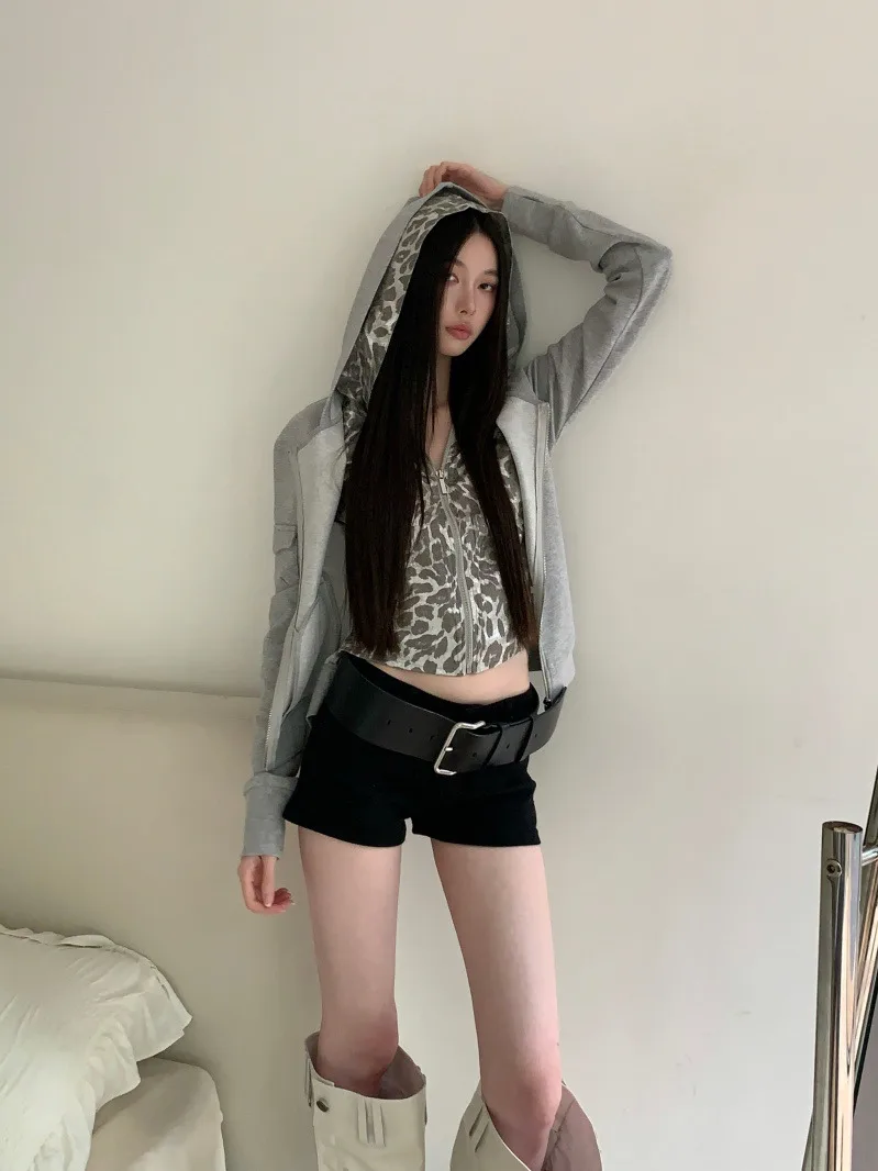 Silver Weave Long Sleeve Sweatshirt Women's Short Style Inner Leopard Print Streetwear Slim Fit Autumn Winter Gray Outerwear
Silver Weave Long Sleeve Sweatshirt Women's Short Style Inner Leopard Print Streetwear Slim Fit Autumn Winter Gray Outerwear
