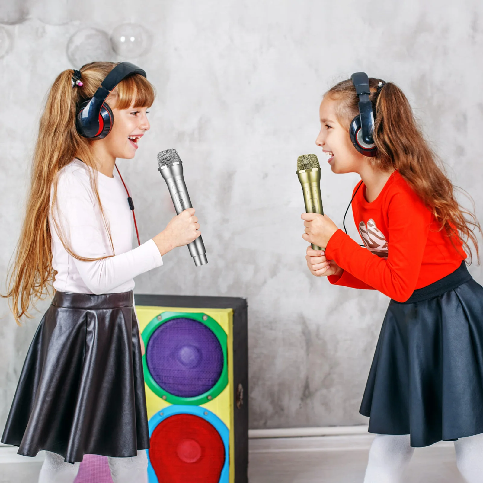 3 pcs Microphone Lightweight Realistic Design Stage Performance Pretend Microphone Prop For Party Cosplay Pretend Play 
3 pcs Microphone Lightweight Realistic Design Stage Performance Pretend Microphone Prop For Party Cosplay Pretend Play