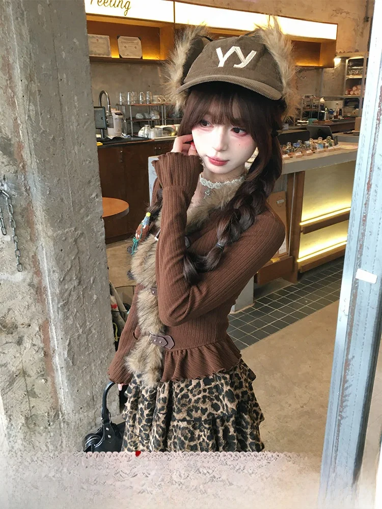 Women's Caramel Tart Two-Piece Knitted Set Millennial Style Spicy Girl Long Sleeve Button up Slim Fit Fashion Ensemble
Women's Caramel Tart Two-Piece Knitted Set Millennial Style Spicy Girl Long Sleeve Button up Slim Fit Fashion Ensemble