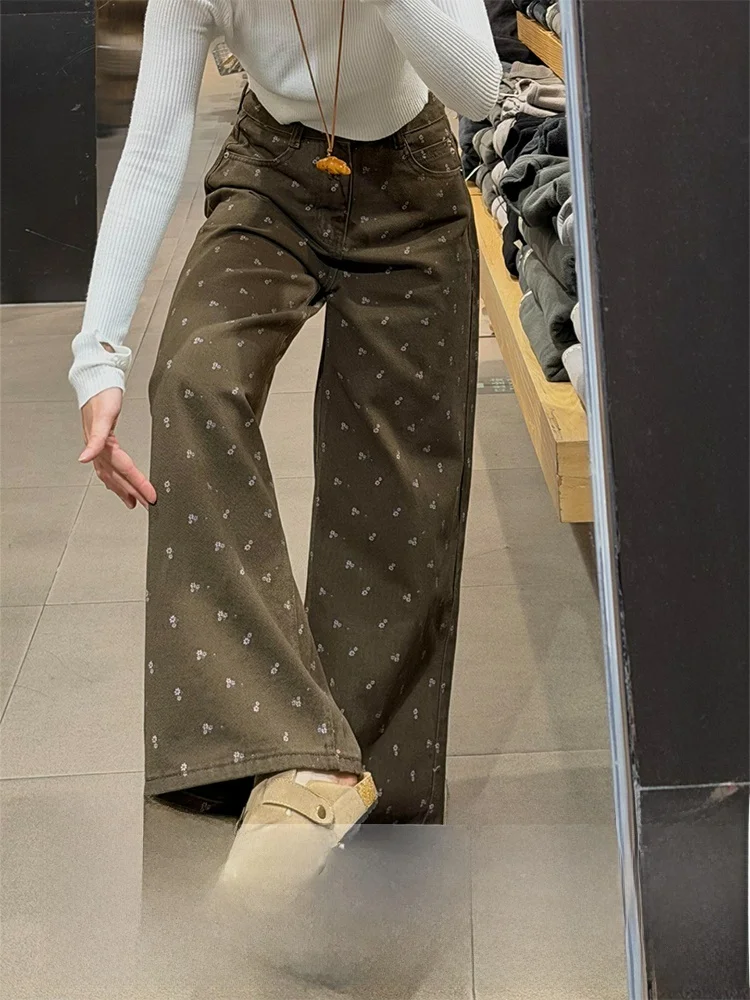 Ретро цветочный дизайн, широкие джинсы прямого кроя, джинсовые брюки с высокой талией для женщин, осень-зима, грушевидные джинсы Body Fit
Ретро цветочный дизайн, широкие джинсы прямого кроя, джинсовые брюки с высокой талией для женщин, осень-зима, грушевидные джинсы Body Fit