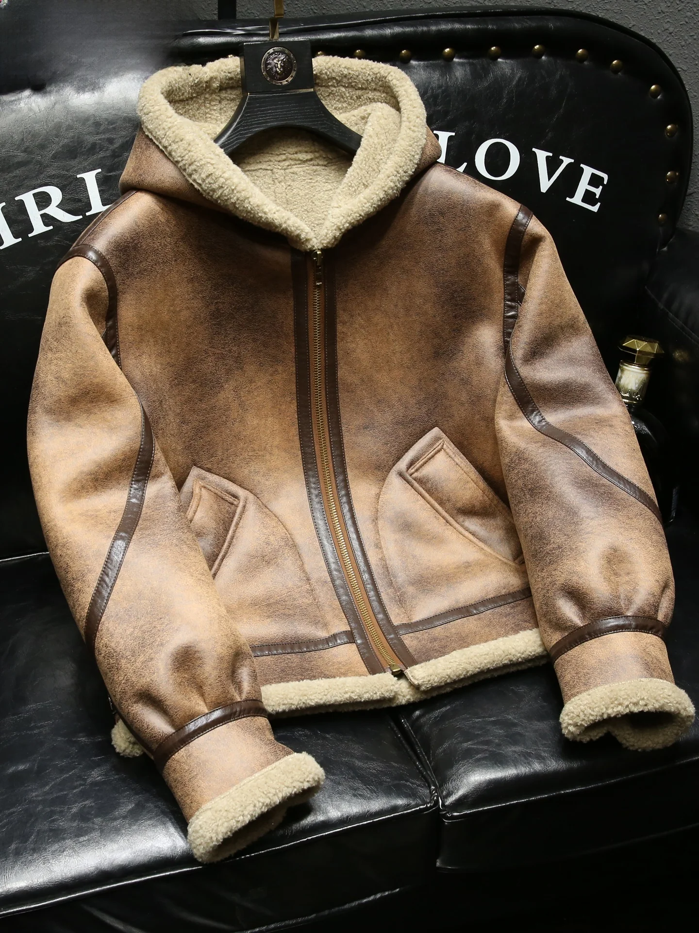 Men's ort Thiened Warm Leather Jaet Fur Lined Retro Sle Stand Fit PU Leather Coat for Daily Wear Winter Outerwear
Men's ort Thiened Warm Leather Jaet Fur Lined Retro Sle Stand Fit PU Leather Coat for Daily Wear Winter Outerwear