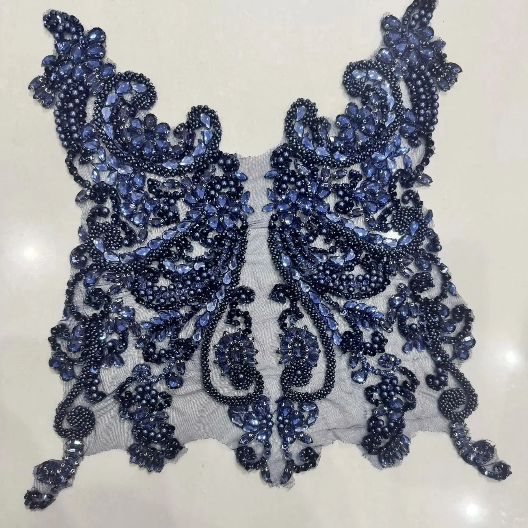 Luxury V Neck Embellishments Multicolor Crystal Lace Applique Hand Beaded Heavy-Stitched for Wedding Evening Dress Accessories
Luxury V Neck Embellishments Multicolor Crystal Lace Applique Hand Beaded Heavy-Stitched for Wedding Evening Dress Accessories