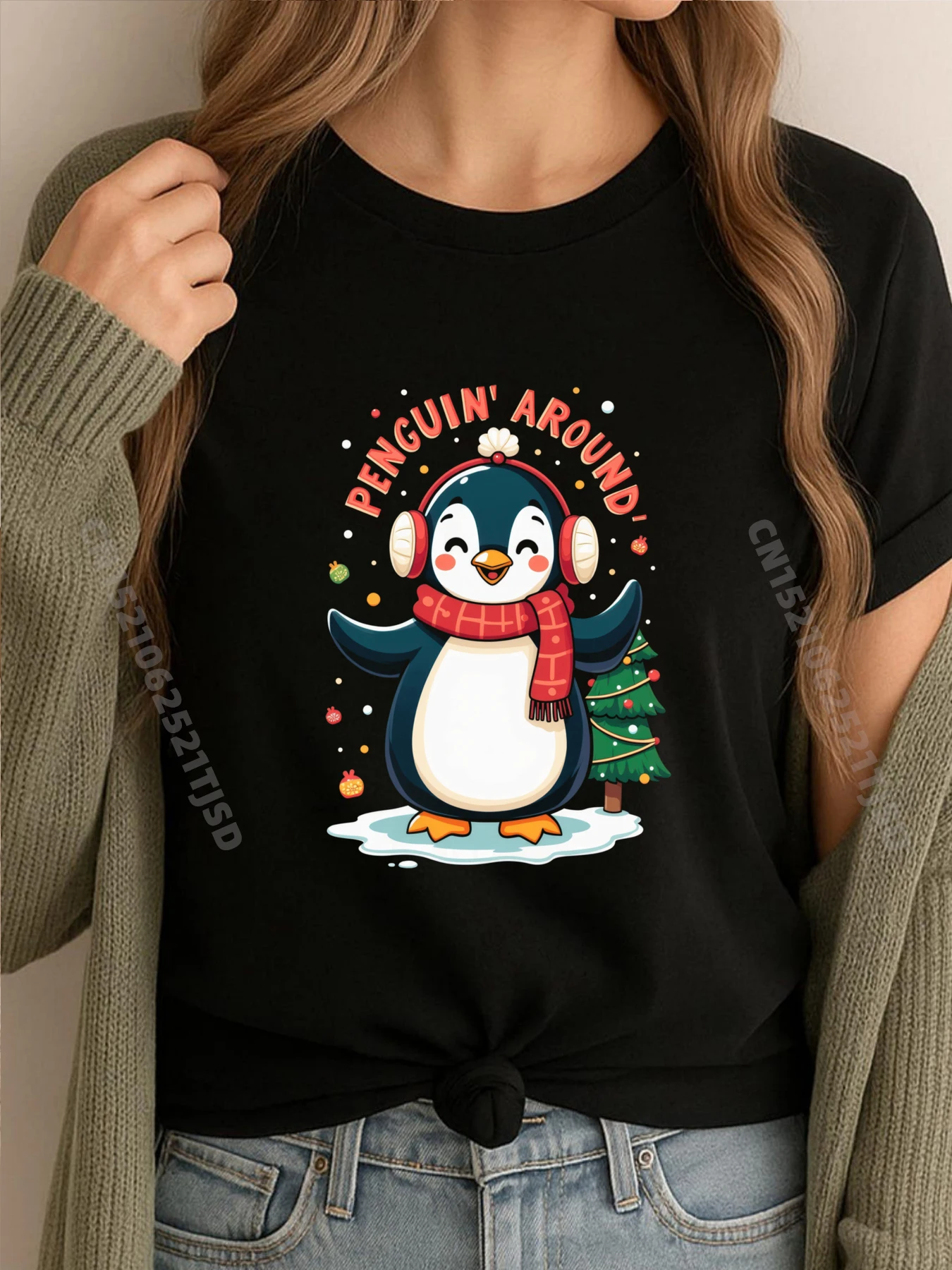 Кавайный рождественский пингвин, пингвин вокруг рождественской елки, новая футболка с коротким рукавом, женская футболка
Кавайный рождественский пингвин, пингвин вокруг рождественской елки, новая футболка с коротким рукавом, женская футболка