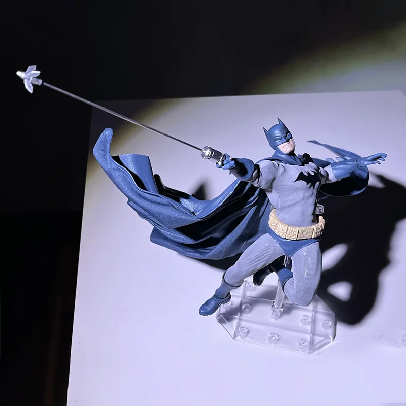 Официально лицензированная GONG DC коллекционная фигурка Бэтмена Hush в масштабе 1/12 с тканевым костюмом, подвижная, для коллекционеров
Официально лицензированная GONG DC коллекционная фигурка Бэтмена Hush в масштабе 1/12 с тканевым костюмом, подвижная, для коллекционеров