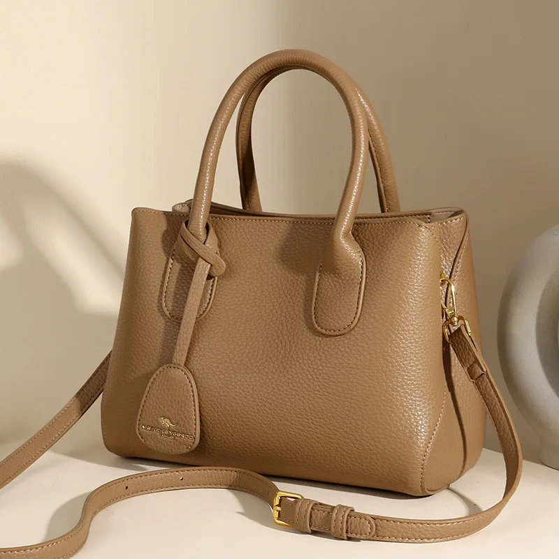 Мягкая женская сумка, новая сумка для мамы, модная сумка большой вместимости, сумка через плечо премиум-класса для поездок на работу
Мягкая женская сумка, новая сумка для мамы, модная сумка большой вместимости, сумка через плечо премиум-класса для поездок на работу