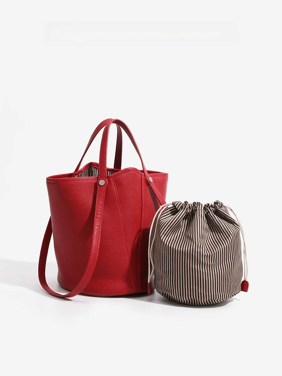 Bucket Bag by CHARLIEKITTY British Style Casual Single Shoulder Tote Bag Pure Color PU Leather Handbag for Women
Bucket Bag by CHARLIEKITTY British Style Casual Single Shoulder Tote Bag Pure Color PU Leather Handbag for Women