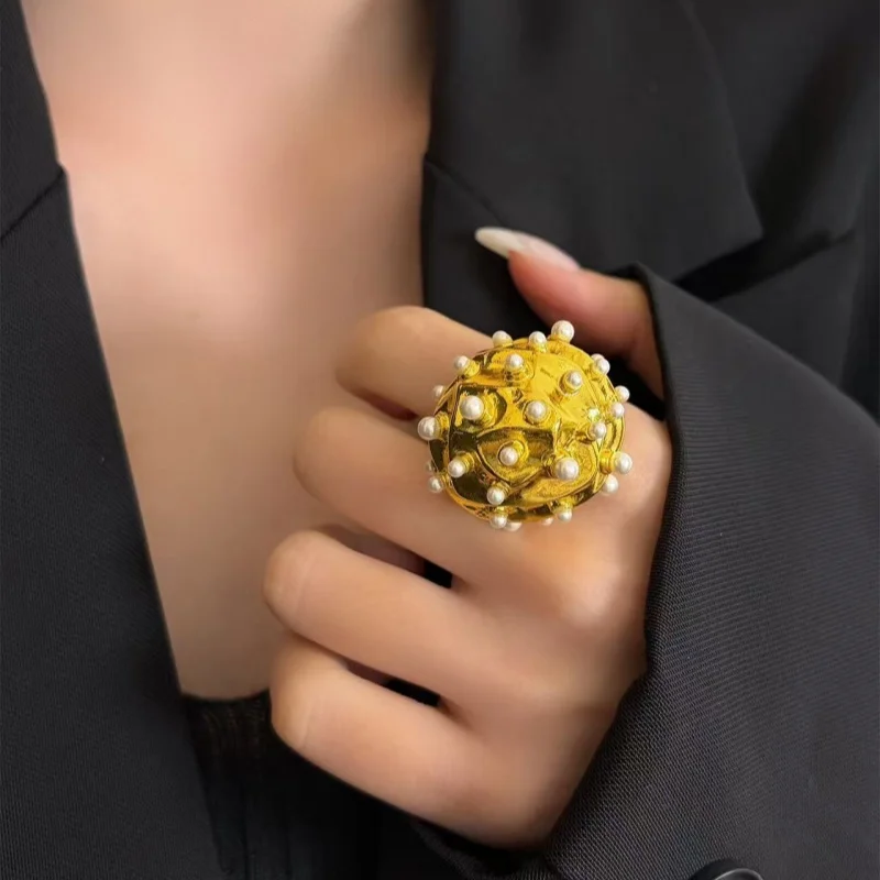 European and American retro metal Ring for women's suitabl jewelry exaggerated pearl niche design sense high-end open index rin
European and American retro metal Ring for women's suitabl jewelry exaggerated pearl niche design sense high-end open index rin