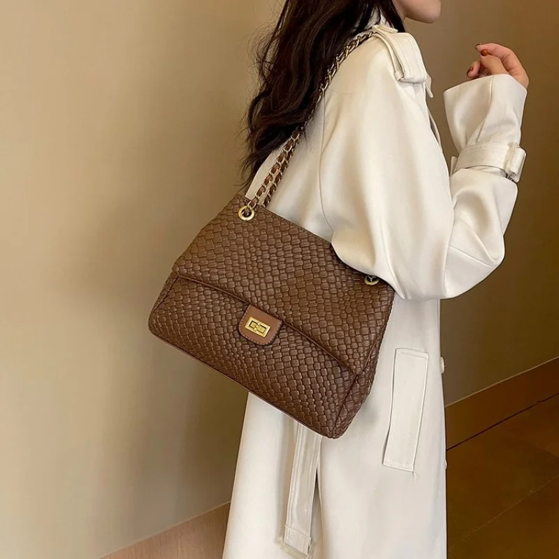 Stylish Shoulder Bag For Women, Premium Leather With Gold Hardware, Spacious Interior, Ideal For Daily Essentials Carry
Stylish Shoulder Bag For Women, Premium Leather With Gold Hardware, Spacious Interior, Ideal For Daily Essentials Carry