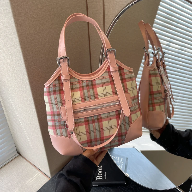 Sweet style western-style grid large capacity bag for women's 2024 new trendy tote bag versatile commuting shoulder bag
Sweet style western-style grid large capacity bag for women's 2024 new trendy tote bag versatile commuting shoulder bag