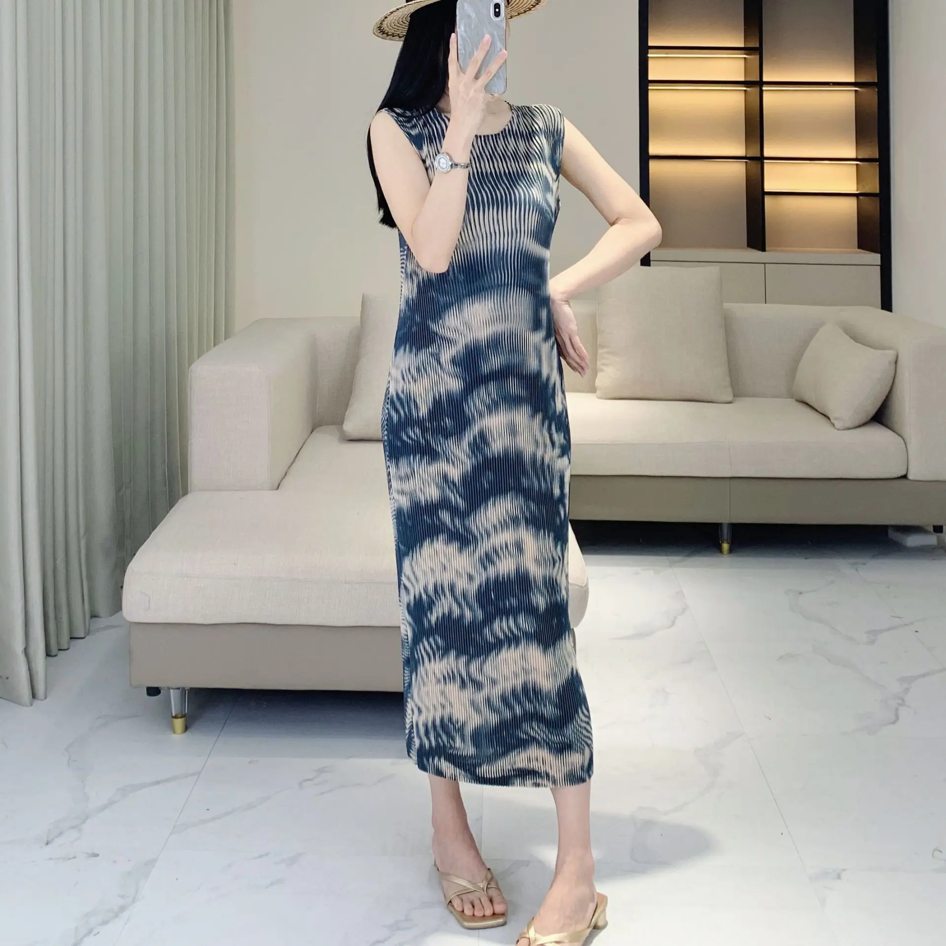 Miyake Pleated Wave Pattern Dress 2025 Summer New Gentle Temperament Sleeveless Undershirt Dress
Miyake Pleated Wave Pattern Dress 2025 Summer New Gentle Temperament Sleeveless Undershirt Dress