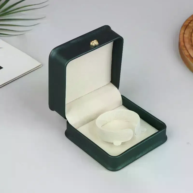 Коробка для колец с ювелирными изделиями, органайзер для ювелирных изделий из искусственной кожи, кольцо, серьги, ожерелье, кулон, подарочная коробка, предложение, помолвка, свадьба
Коробка для колец с ювелирными изделиями, органайзер для ювелирных изделий из искусственной кожи, кольцо, серьги, ожерелье, кулон, подарочная коробка, предложение, помолвка, свадьба