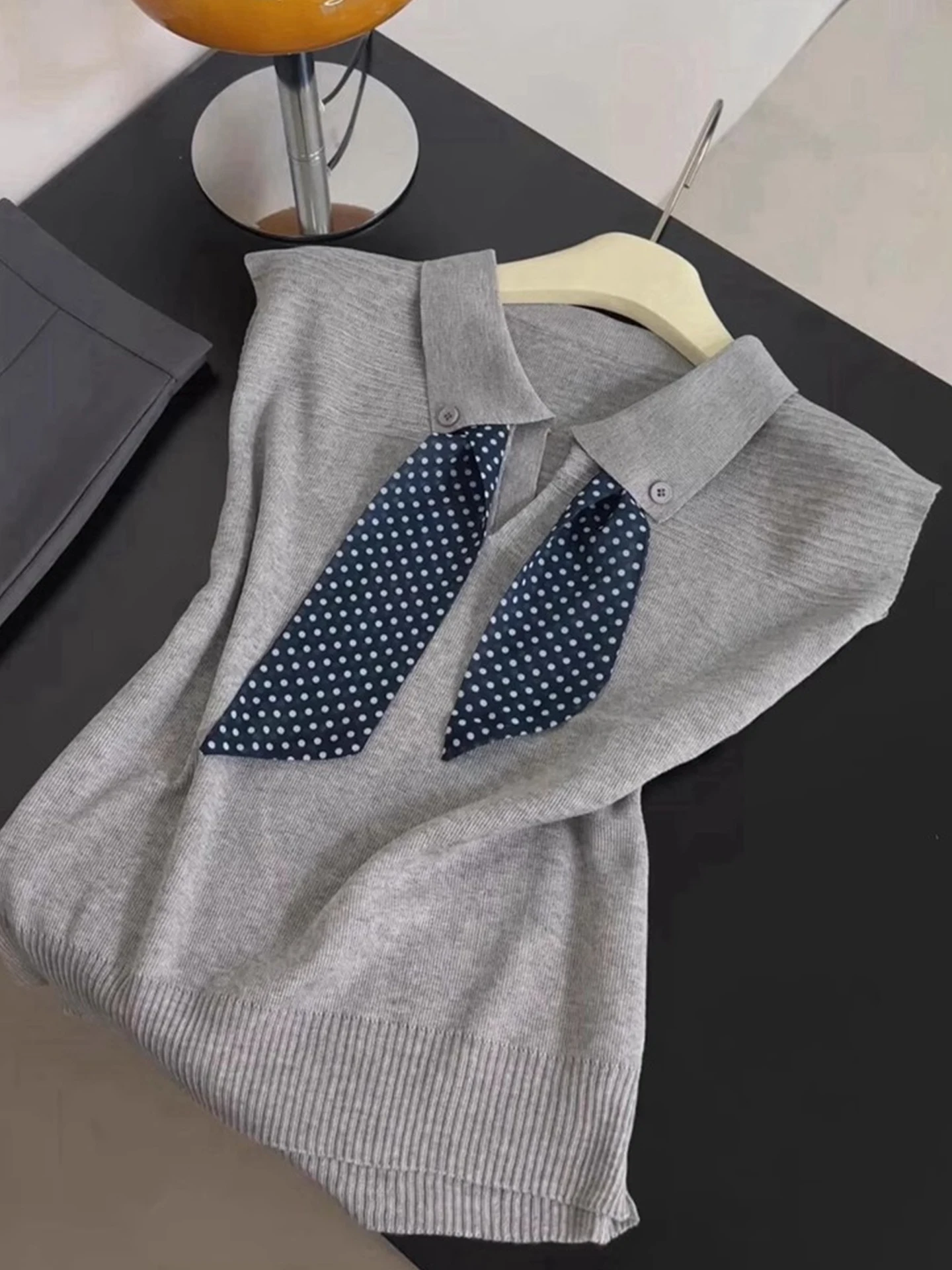 Своичный вязаный топ из ледяного шелка, удобный, приятный для кожи, летний корейский дизайн для похудения, пуловер Sensation Crew Ne
Своичный вязаный топ из ледяного шелка, удобный, приятный для кожи, летний корейский дизайн для похудения, пуловер Sensation Crew Ne