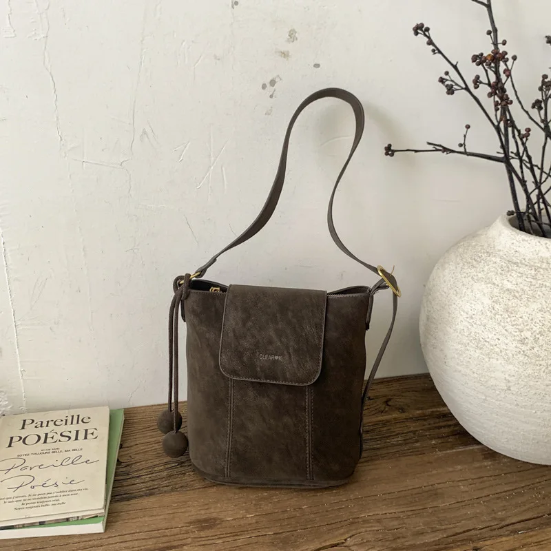 Новая ретро-текстура, простая и универсальная сумка на плечо, женская винтажная сумка-ведро с тыквой, мягкая кожаная сумка через плечо, сумки для хранения
Новая ретро-текстура, простая и универсальная сумка на плечо, женская винтажная сумка-ведро с тыквой, мягкая кожаная сумка через плечо, сумки для хранения