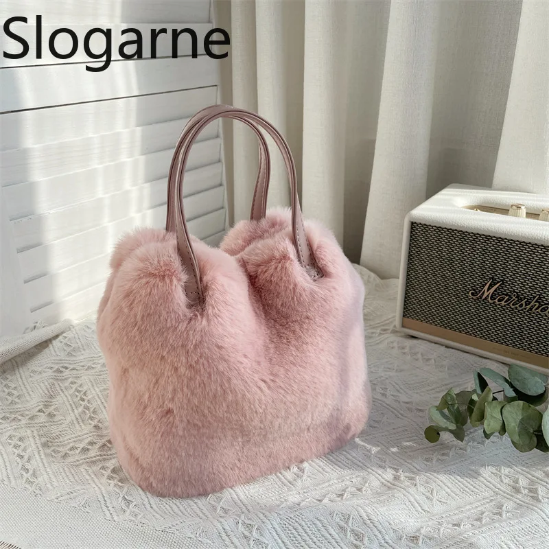 Вместительная сумка-ведро для женщин, модная, из искусственного кроличьего меха, дизайнерская, осенне-зимняя коллекция 2026, пушистая сумка-тоут, на плечо
Вместительная сумка-ведро для женщин, модная, из искусственного кроличьего меха, дизайнерская, осенне-зимняя коллекция 2026, пушистая сумка-тоут, на плечо