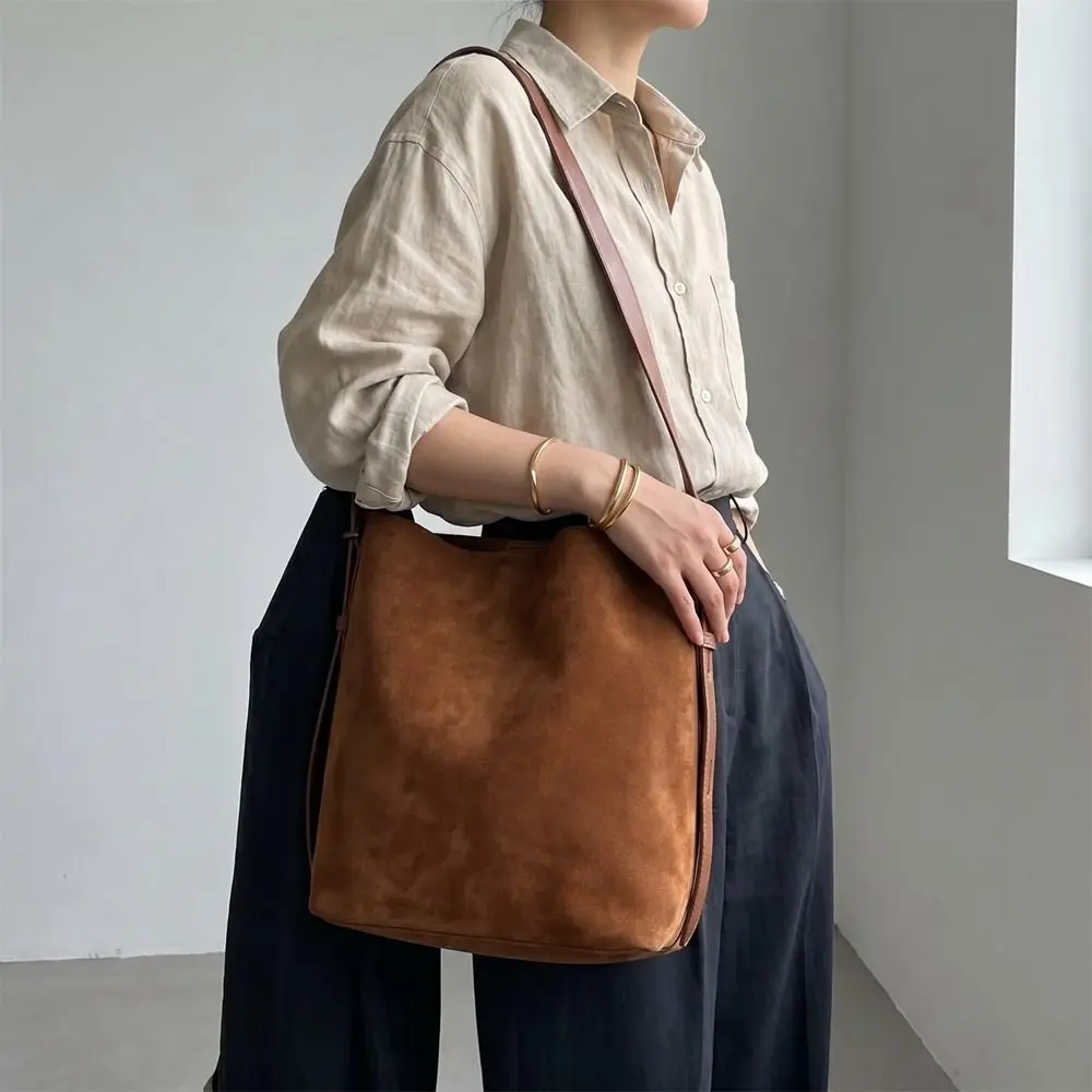 Simple Large Capacity Suede Bucket Bag Solid Color Fashion Leopard Print Shoulder Bag Handbag Korean Style Underarm Bag Shopping
Simple Large Capacity Suede Bucket Bag Solid Color Fashion Leopard Print Shoulder Bag Handbag Korean Style Underarm Bag Shopping