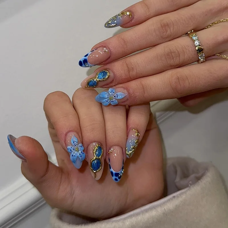 24PCS Blue 3D Flower Press on Nails Luxury Sweet Gold Foil False Nails Almond Shaped Acrylic Nail Tips with Gem Decor for Daily
24PCS Blue 3D Flower Press on Nails Luxury Sweet Gold Foil False Nails Almond Shaped Acrylic Nail Tips with Gem Decor for Daily
