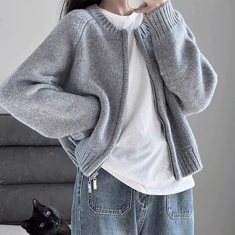 Grey O-Neck Zipper Office Lady Jacket Women's Loose Simple Style Knitted Cardigan Jacket 2023 Autumn Fashion Casual Sweater Coat
Grey O-Neck Zipper Office Lady Jacket Women's Loose Simple Style Knitted Cardigan Jacket 2023 Autumn Fashion Casual Sweater Coat