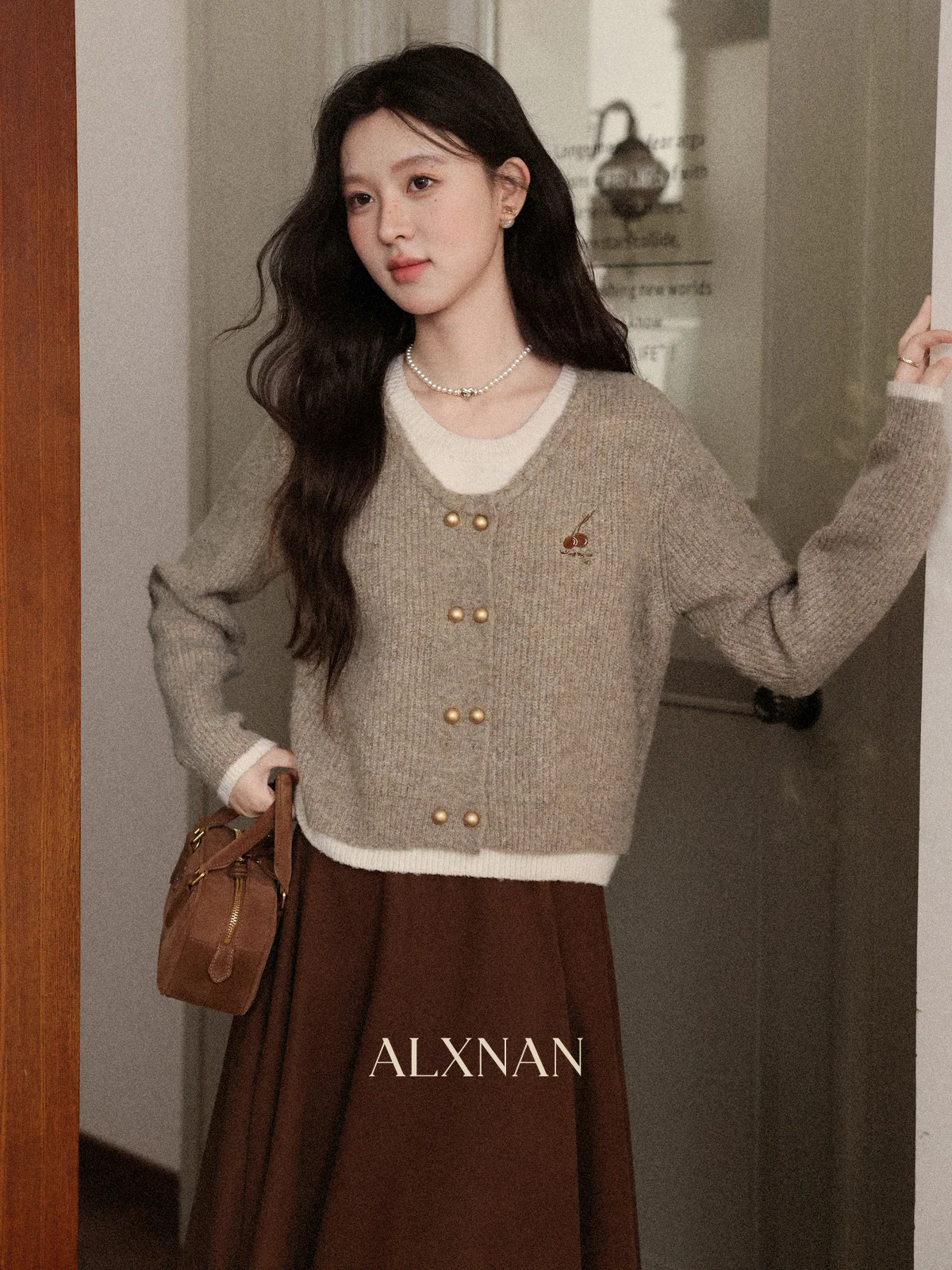 ALXNAN Khaki Sweater for Women Autumn New Warm Fake Two-piece Splicing Pullovers Loose-fit Casual Elegant Female Tops L57855
ALXNAN Khaki Sweater for Women Autumn New Warm Fake Two-piece Splicing Pullovers Loose-fit Casual Elegant Female Tops L57855