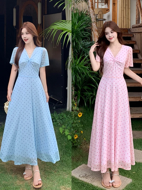 Slimming V-Neck Knot Style Long Dress for plus Size Women Gentle Summer Fashion A-Line Princess Skirt Breathable Lightweight
Slimming V-Neck Knot Style Long Dress for plus Size Women Gentle Summer Fashion A-Line Princess Skirt Breathable Lightweight