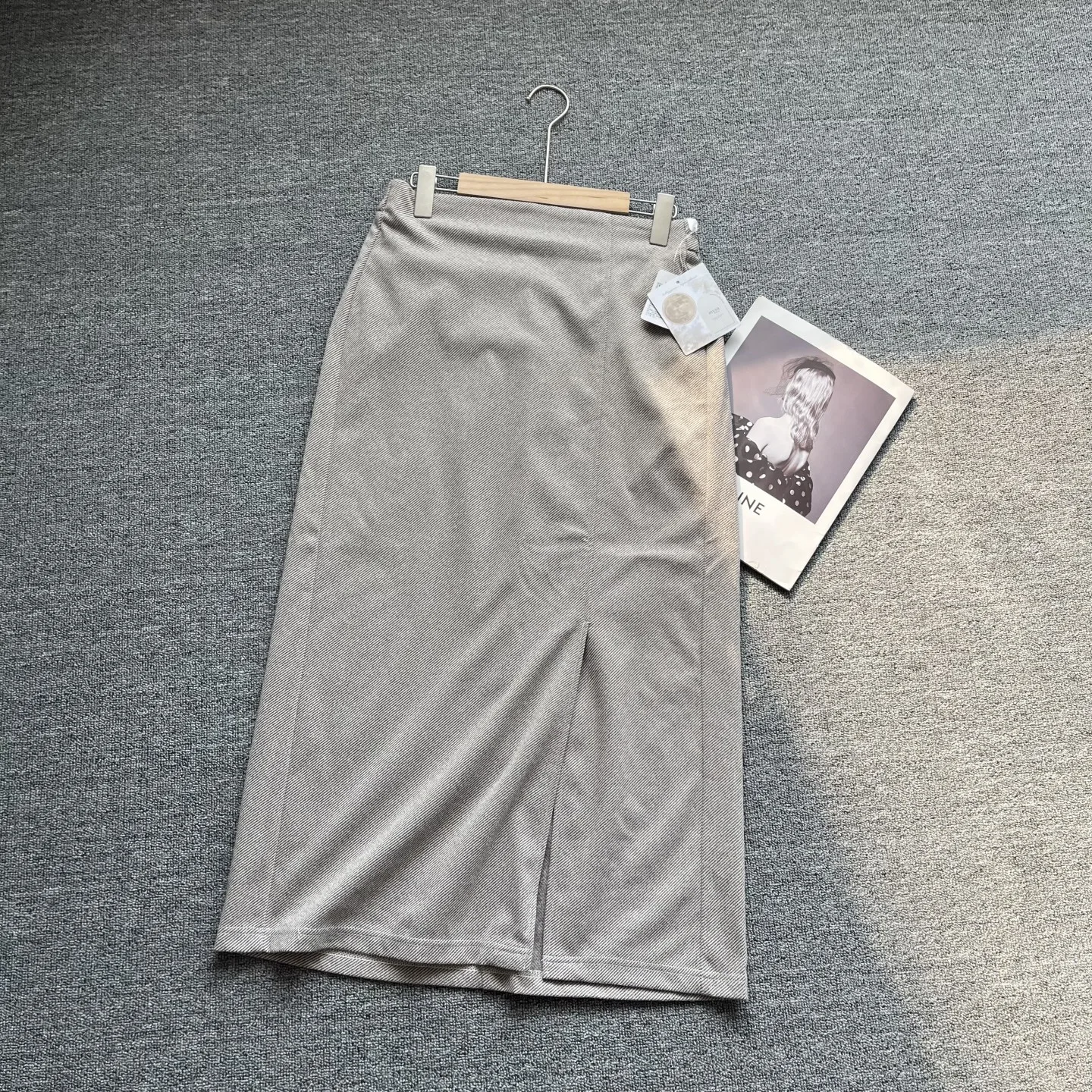 High Waist Long Woolen Half Skirt Spring New Style Simple Slimming Front Slit Versatile Skirt for Women Straight Cut Polyeste...
High Waist Long Woolen Half Skirt Spring New Style Simple Slimming Front Slit Versatile Skirt for Women Straight Cut Polyeste...