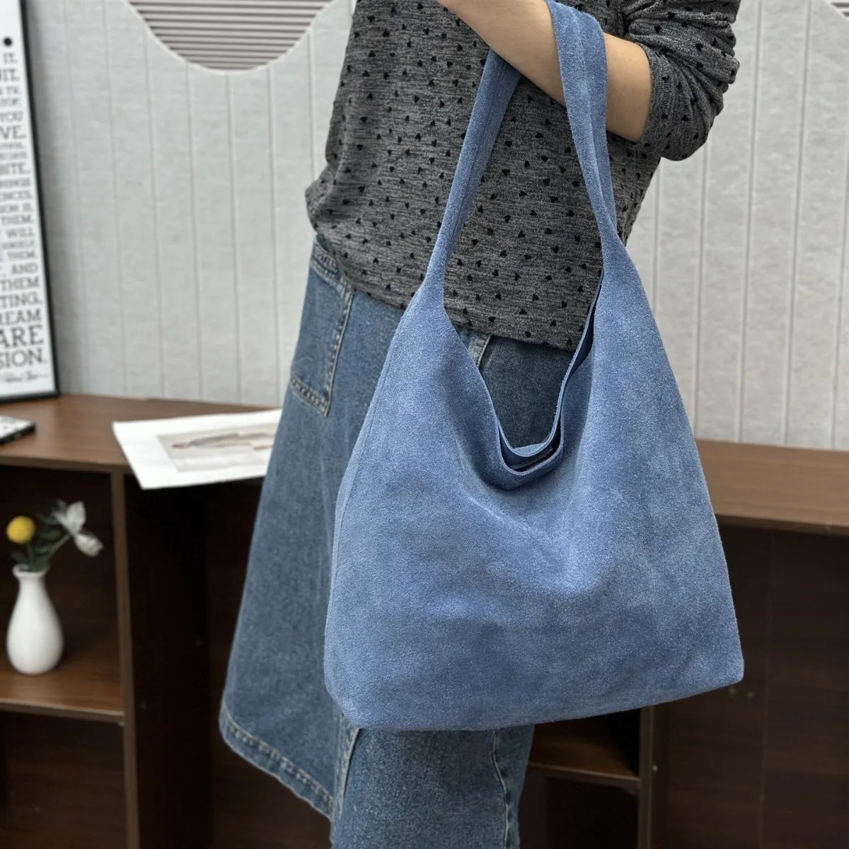 Simple Casual Matte Mother and Child Bag Women's 2025 New Early Autumn Retro Shoulder Large Capacity Commuter Portable Tote Bag
Simple Casual Matte Mother and Child Bag Women's 2025 New Early Autumn Retro Shoulder Large Capacity Commuter Portable Tote Bag