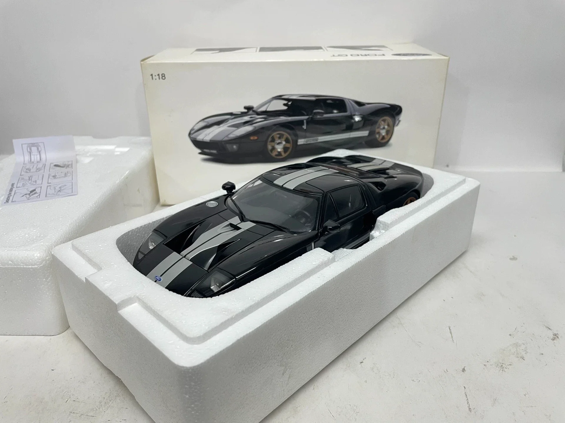 Autoart 1:18 GT 2004 Black Silver Simulation Limited Edition All Open Alloy Metal Static Car Model Toy Gift
Autoart 1:18 GT 2004 Black Silver Simulation Limited Edition All Open Alloy Metal Static Car Model Toy Gift