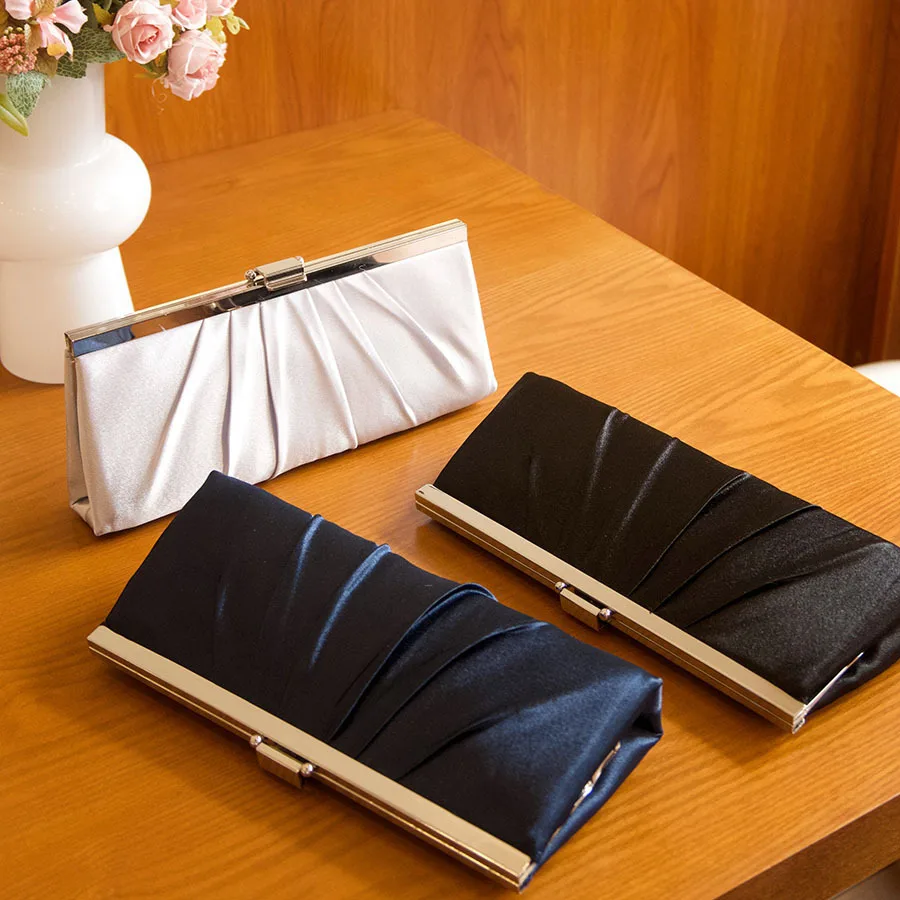 Fashion clip Crossbody bag Chain Celebrity temperament Dinner bag
Fashion clip Crossbody bag Chain Celebrity temperament Dinner bag