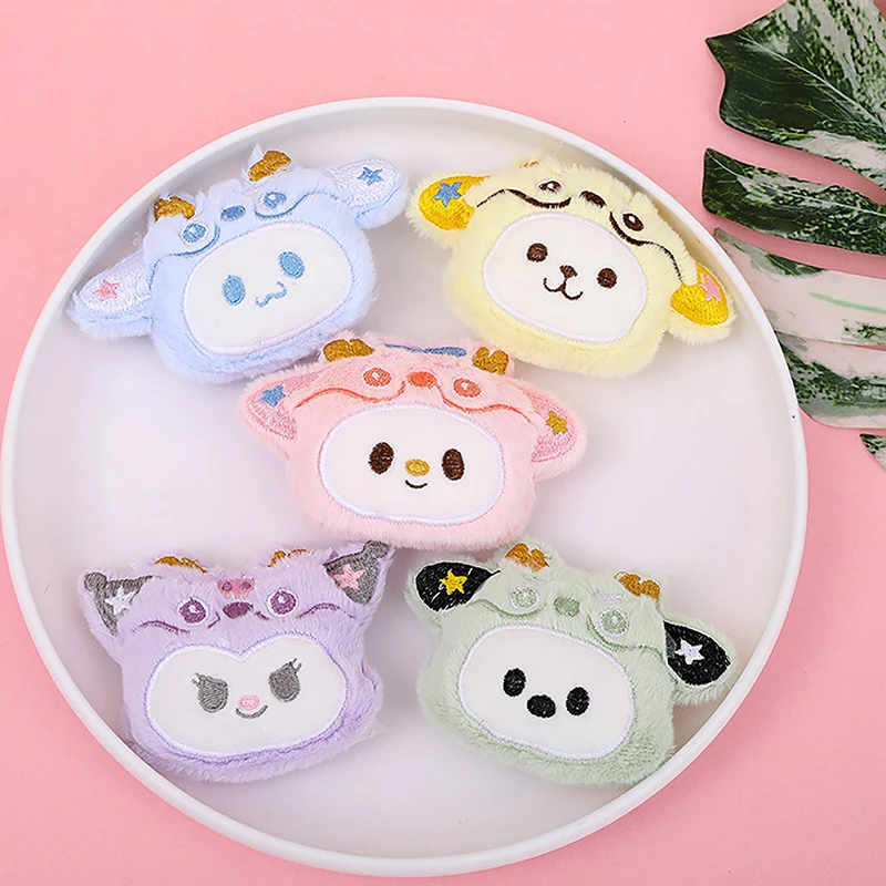 Мультяшный плюшевый перекрестный костюм Sanrio кукла подвеска мягкий брелок милая брошь DIY материалы Сумка подвесное украшение
Мультяшный плюшевый перекрестный костюм Sanrio кукла подвеска мягкий брелок милая брошь DIY материалы Сумка подвесное украшение