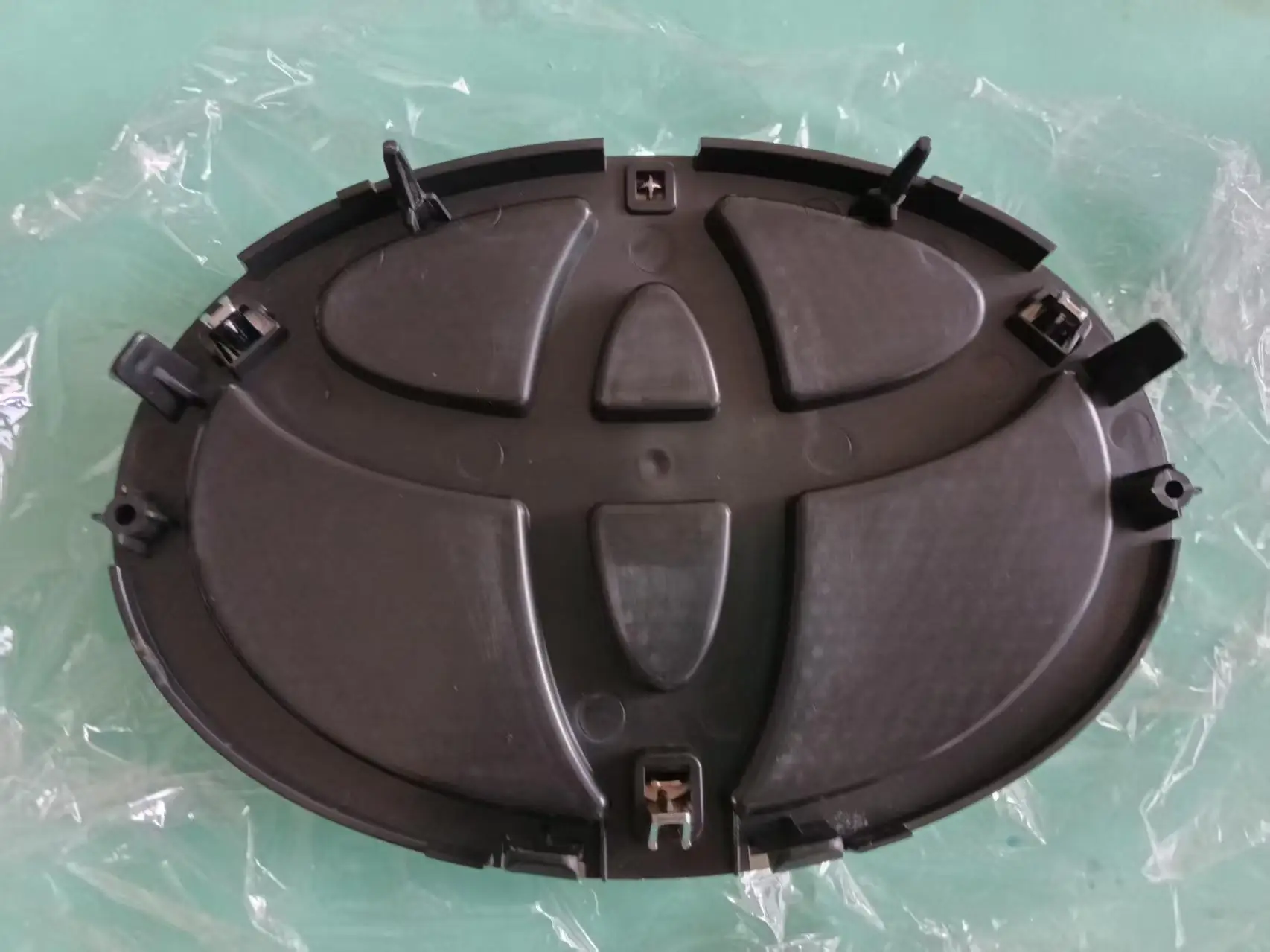 Эмблема на переднюю решетку радиатора для Toyota Hilux Revo 2026 года, 190x130 мм – Замена OEM 75310-0K010/0K050
Эмблема на переднюю решетку радиатора для Toyota Hilux Revo 2026 года, 190x130 мм – Замена OEM 75310-0K010/0K050