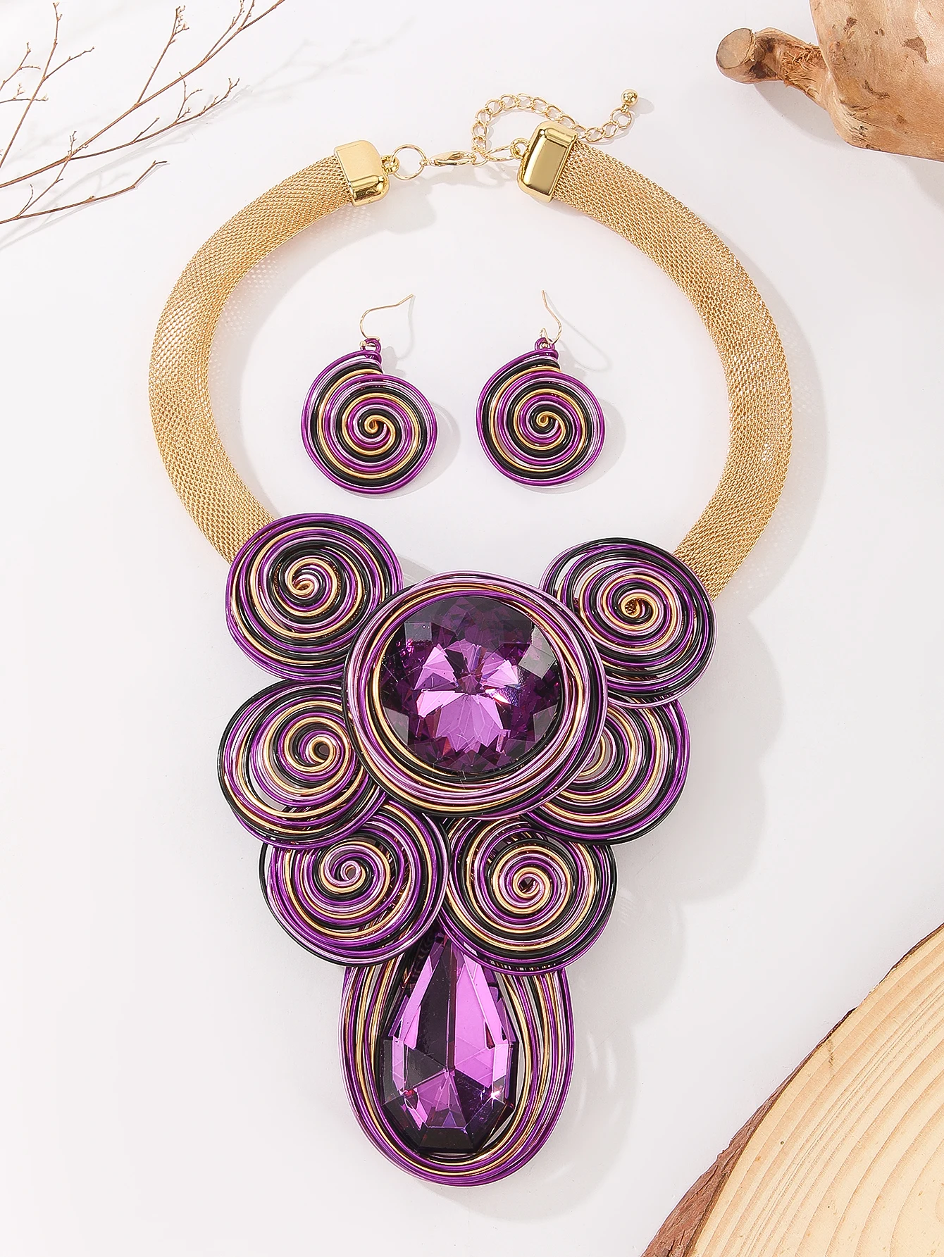 A set of new purple jewelry featuring a stylishly designed large drop crystal gemstone necklace and earrings with aluminum wire
A set of new purple jewelry featuring a stylishly designed large drop crystal gemstone necklace and earrings with aluminum wire