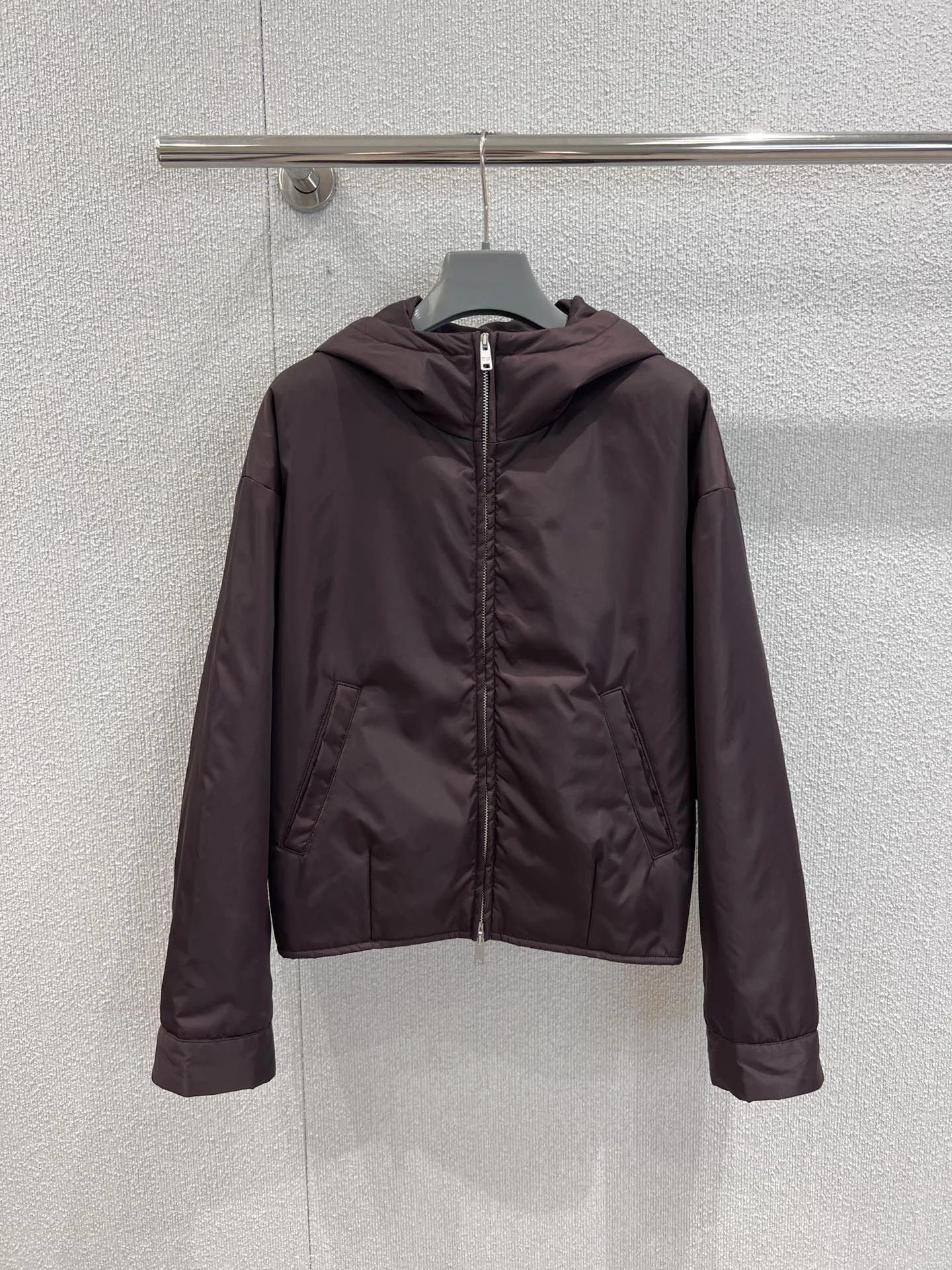 Повседневная хлопковая куртка на молнии с капюшоном. Высококачественный модный свободный сарафан. Универсальный хлопок премиум-класса для отдыха.
Повседневная хлопковая куртка на молнии с капюшоном. Высококачественный модный свободный сарафан. Универсальный хлопок премиум-класса для отдыха.