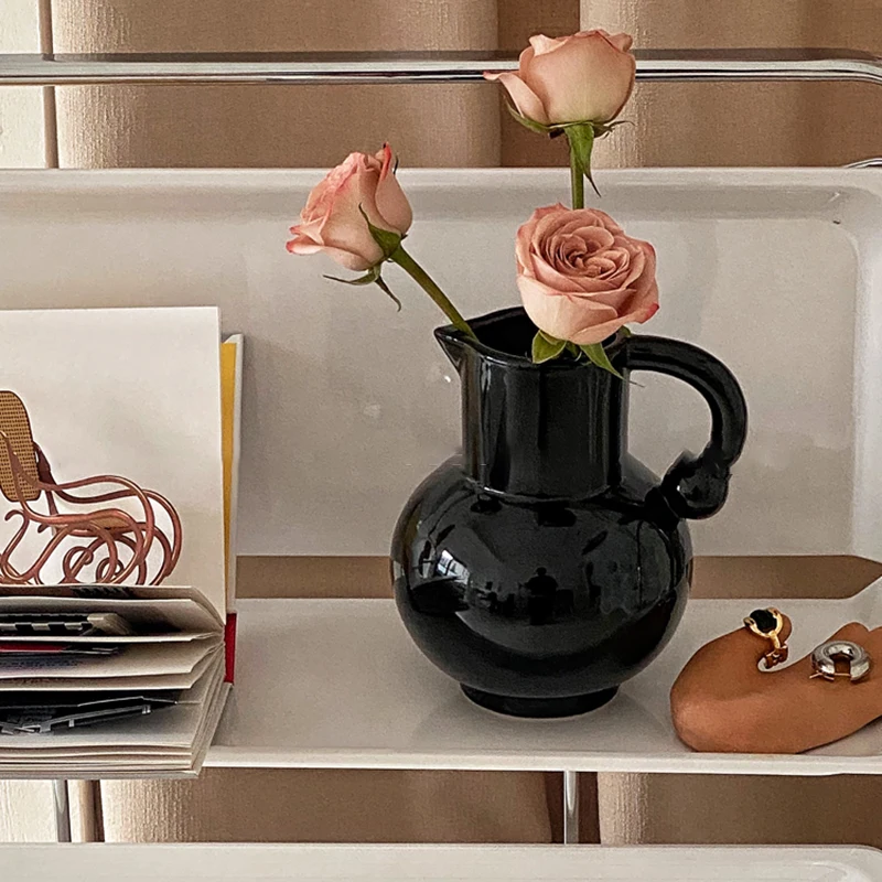 French Handle Vase Milk Pot Shape Ceramic Flower Ornaments Homemade Home B&B Decoration Ins Style Decoration Maison Room Decor
French Handle Vase Milk Pot Shape Ceramic Flower Ornaments Homemade Home B&B Decoration Ins Style Decoration Maison Room Decor