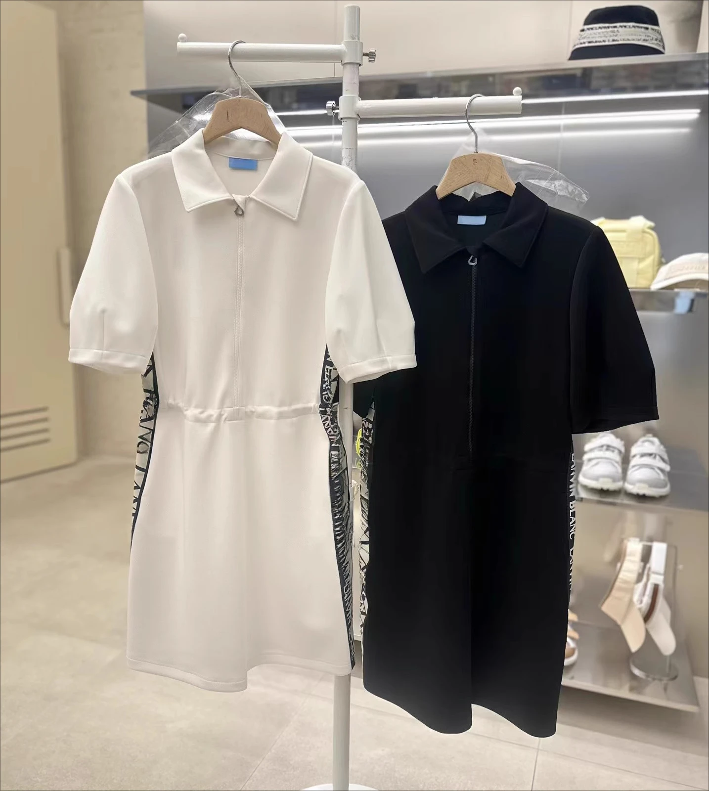 Golf women's clothing fashion lapel half zipper dress outdoor sports waist thin anti-light dress
Golf women's clothing fashion lapel half zipper dress outdoor sports waist thin anti-light dress