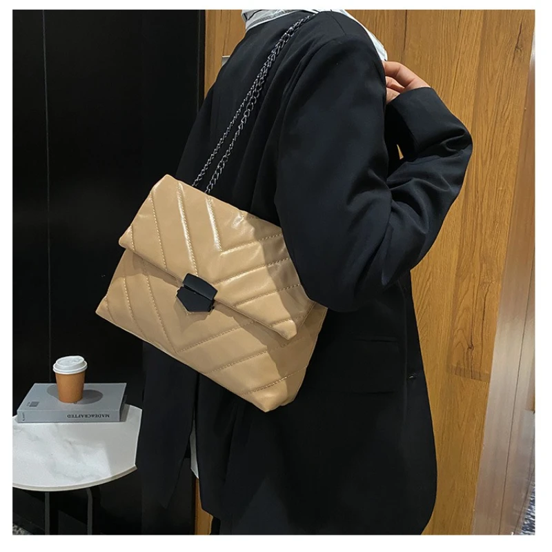 Small bag female 2025 new senior texture small square bag net red hundred with pure color chain shoulder crossbody handbag
Small bag female 2025 new senior texture small square bag net red hundred with pure color chain shoulder crossbody handbag