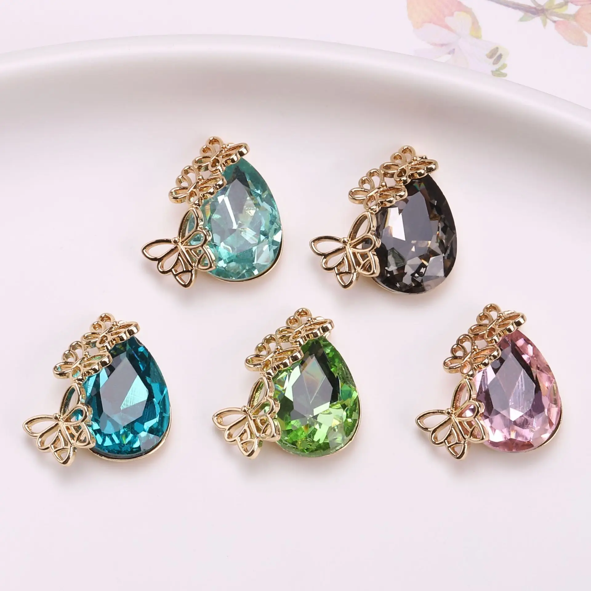 10pcs/ Bag DIY Waterdrop Hollow Butterfly Pendant, Gemstone Crystal Earrings, Necklace Pendant Accessories
10pcs/ Bag DIY Waterdrop Hollow Butterfly Pendant, Gemstone Crystal Earrings, Necklace Pendant Accessories