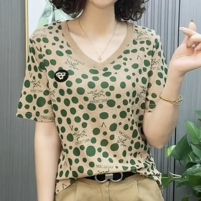 2024 New Summer Korean Style Retro Loose Casual Office Lady T-shirts for Women Polka Dot Print V Neck Short Sleeve Y2K Chic Tops
2024 New Summer Korean Style Retro Loose Casual Office Lady T-shirts for Women Polka Dot Print V Neck Short Sleeve Y2K Chic Tops