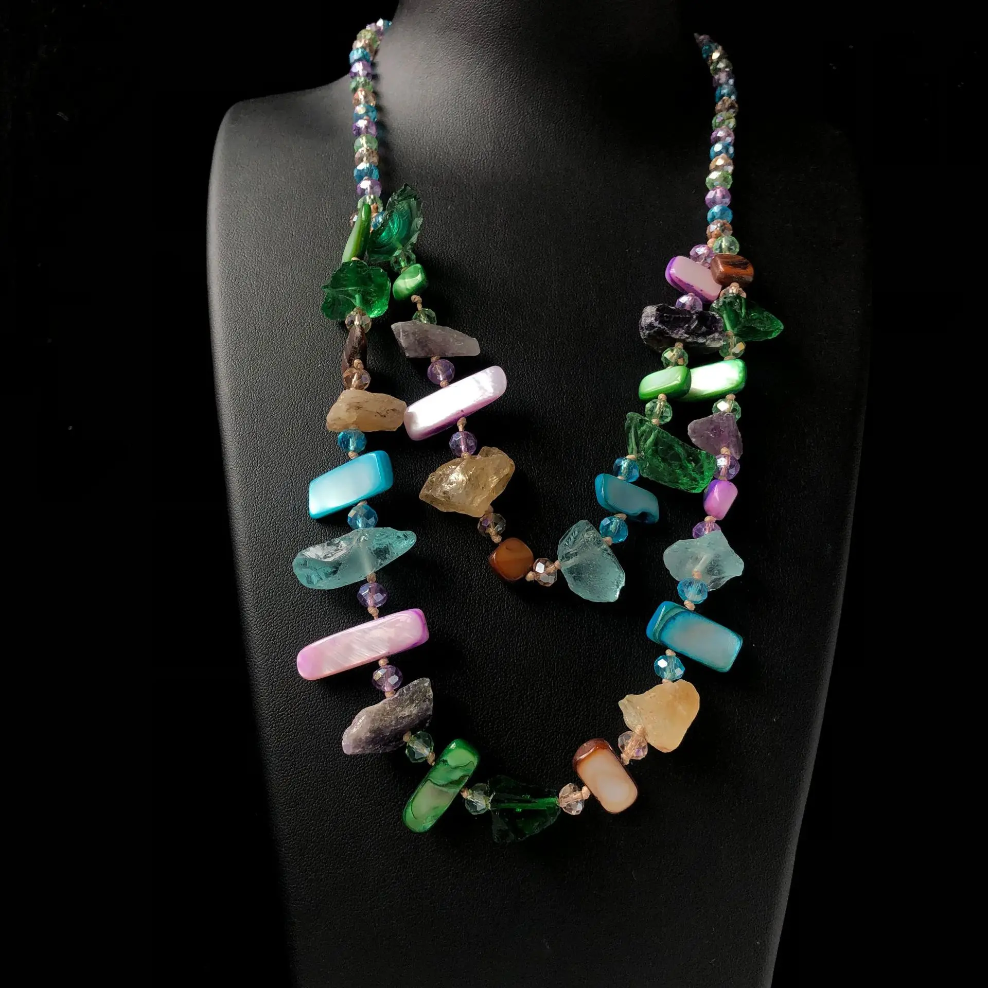 Slam hanging beautiful colored sweater chain European and American fashion style niche design crystal shell necklace
Slam hanging beautiful colored sweater chain European and American fashion style niche design crystal shell necklace