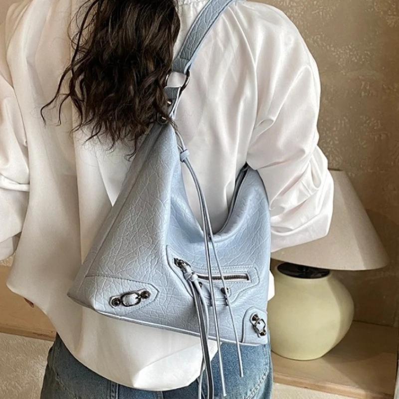 Large-capacity Underarm Bag for Ladies - 2026 New Model - Riveted Motorcycle Bucket Bag - Versatile Crossbody Bag
Large-capacity Underarm Bag for Ladies - 2026 New Model - Riveted Motorcycle Bucket Bag - Versatile Crossbody Bag