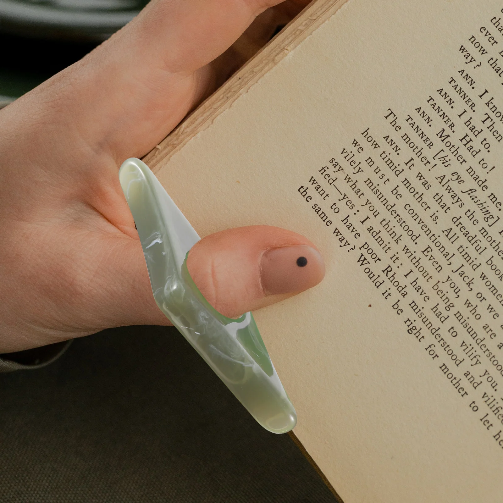 6 Pcs Resin Thumb Book Page Holder Lightweight Portable Reading Accessory for Home Travel Camping Multi Function Spreader
6 Pcs Resin Thumb Book Page Holder Lightweight Portable Reading Accessory for Home Travel Camping Multi Function Spreader