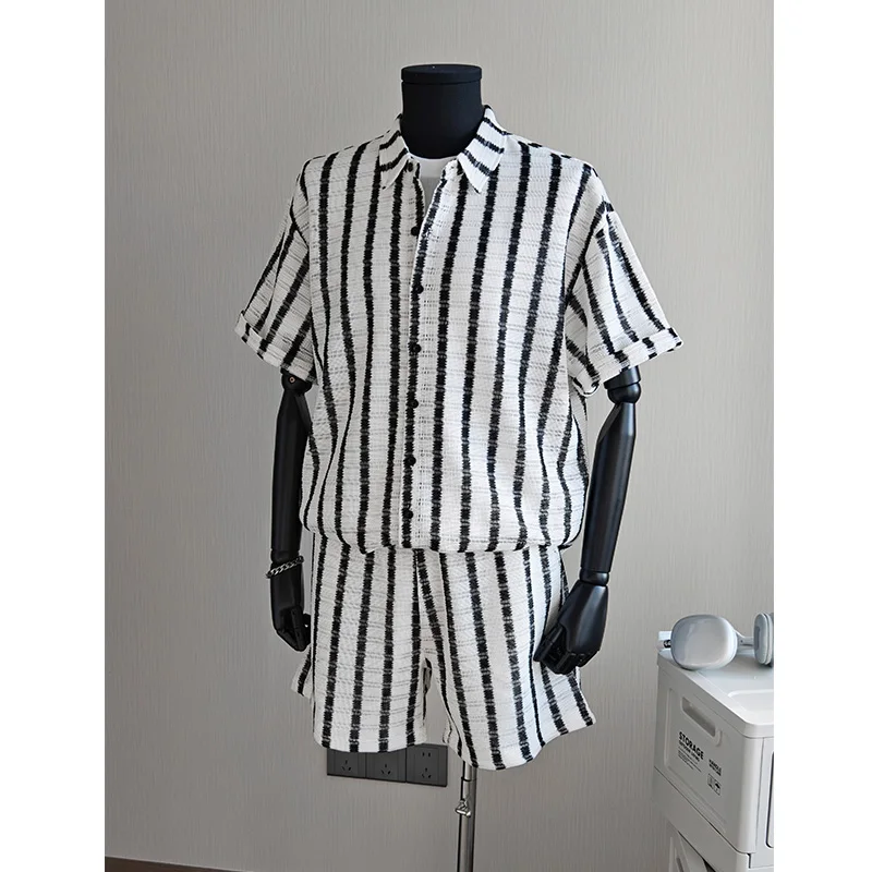 Men's Summer Business Casual Shirt Set with Stripes High-Quality Fashionable Personalized Top And Shorts Ensemble
Men's Summer Business Casual Shirt Set with Stripes High-Quality Fashionable Personalized Top And Shorts Ensemble