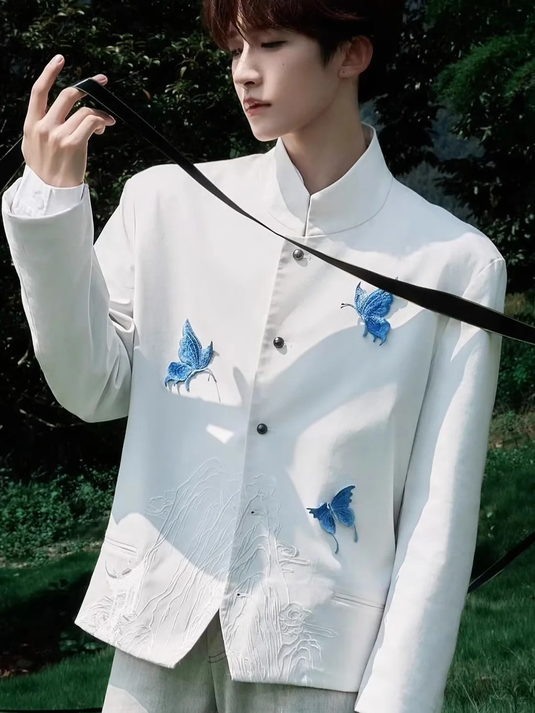Новый китайский мужской костюм-жакет с вышивкой, воротником-стойкой, высококачественный повседневный куртка в западном стиле для подростков
Новый китайский мужской костюм-жакет с вышивкой, воротником-стойкой, высококачественный повседневный куртка в западном стиле для подростков