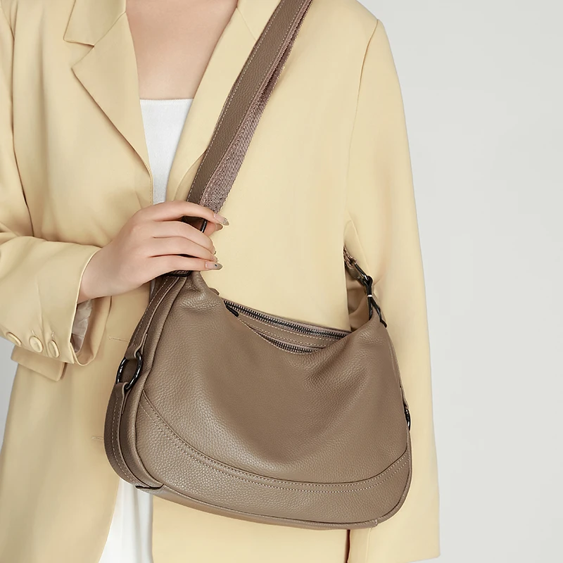 Women Genuine Leather Simple Solid Color Mini Crossbody Bag Lightweight Small Phone Shoulder Bag Luxury Designer Messenger Bag
Women Genuine Leather Simple Solid Color Mini Crossbody Bag Lightweight Small Phone Shoulder Bag Luxury Designer Messenger Bag